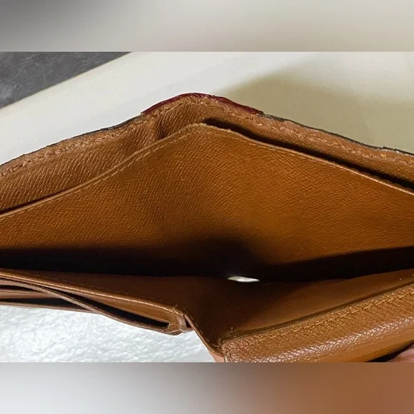 Louis Vuitton Vintahe wallet - Picture 8 of 12